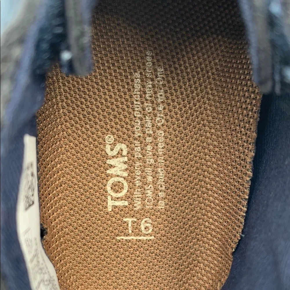 Toms Blue Moccasins with Suede Texture chukka boots size 6 toddler nwot